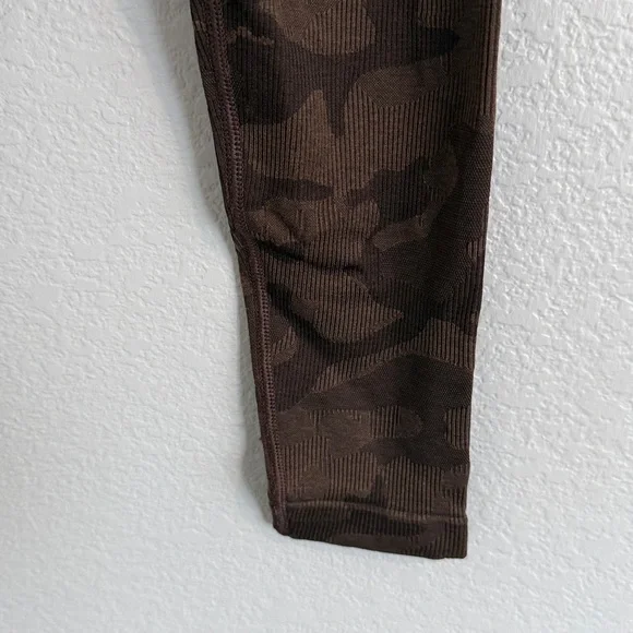 GymShark Brown Camo Leggings - Picture 3 of 4